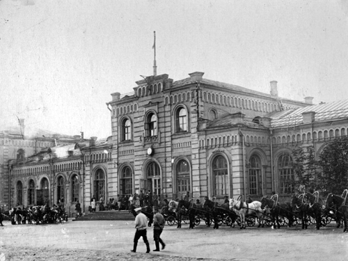 Фото воронежского вокзала 1920-х годов. Биржа извозчиков